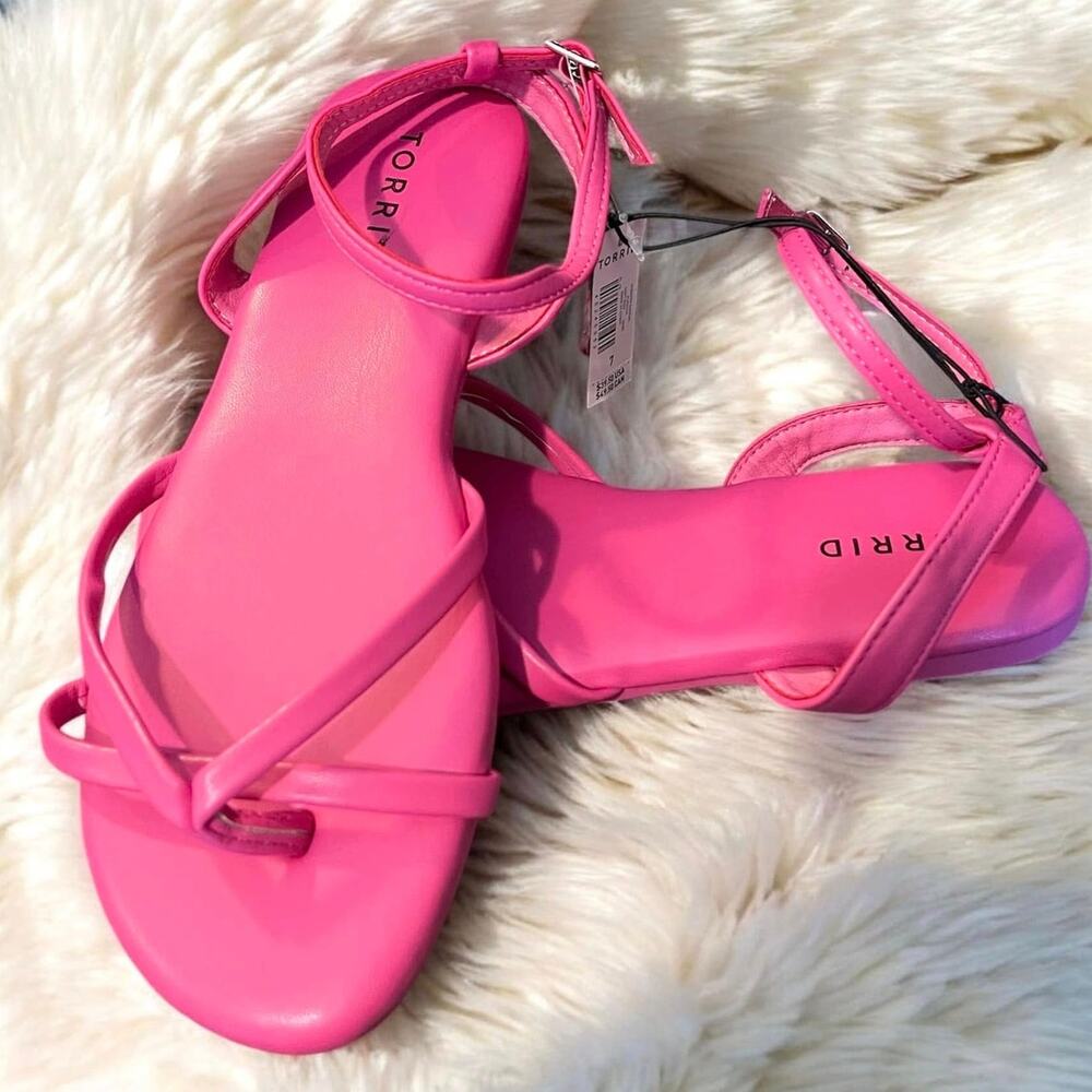 Torrid 7WW Wide Width Sexy Hot Pink Ankle Strappy Open Toe‎ Flats Sandals New